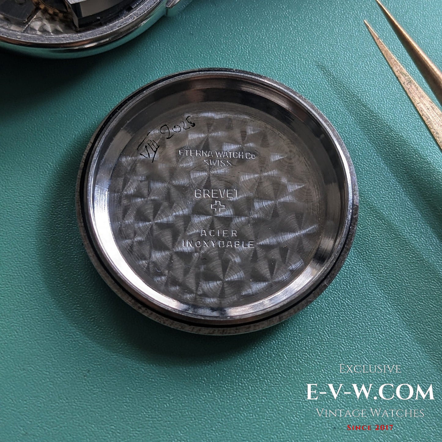 Mouvement automatique Eterna-Matic à cinq billes (première génération) | Boîtier bicolore, cornes élégantes | Calibre 1248T | Année 1950