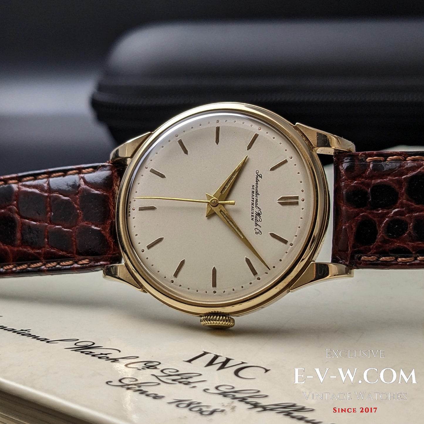 68 ans — IWC Schaffhausen — Montre habillée élégante en or 9 carats — Cal. 89 — Vintage 1957 — Révisée