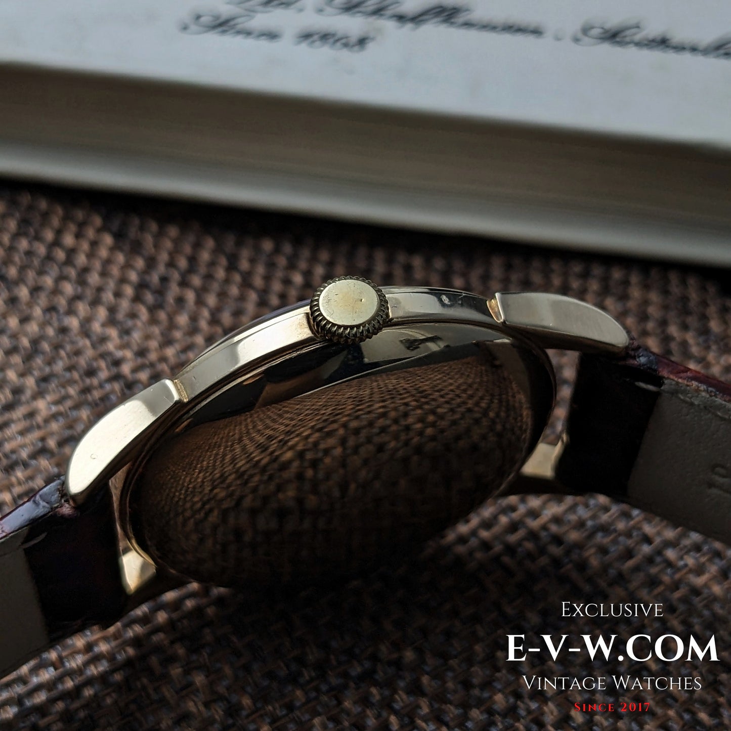 68 ans — IWC Schaffhausen — Montre habillée élégante en or 9 carats — Cal. 89 — Vintage 1957 — Révisée