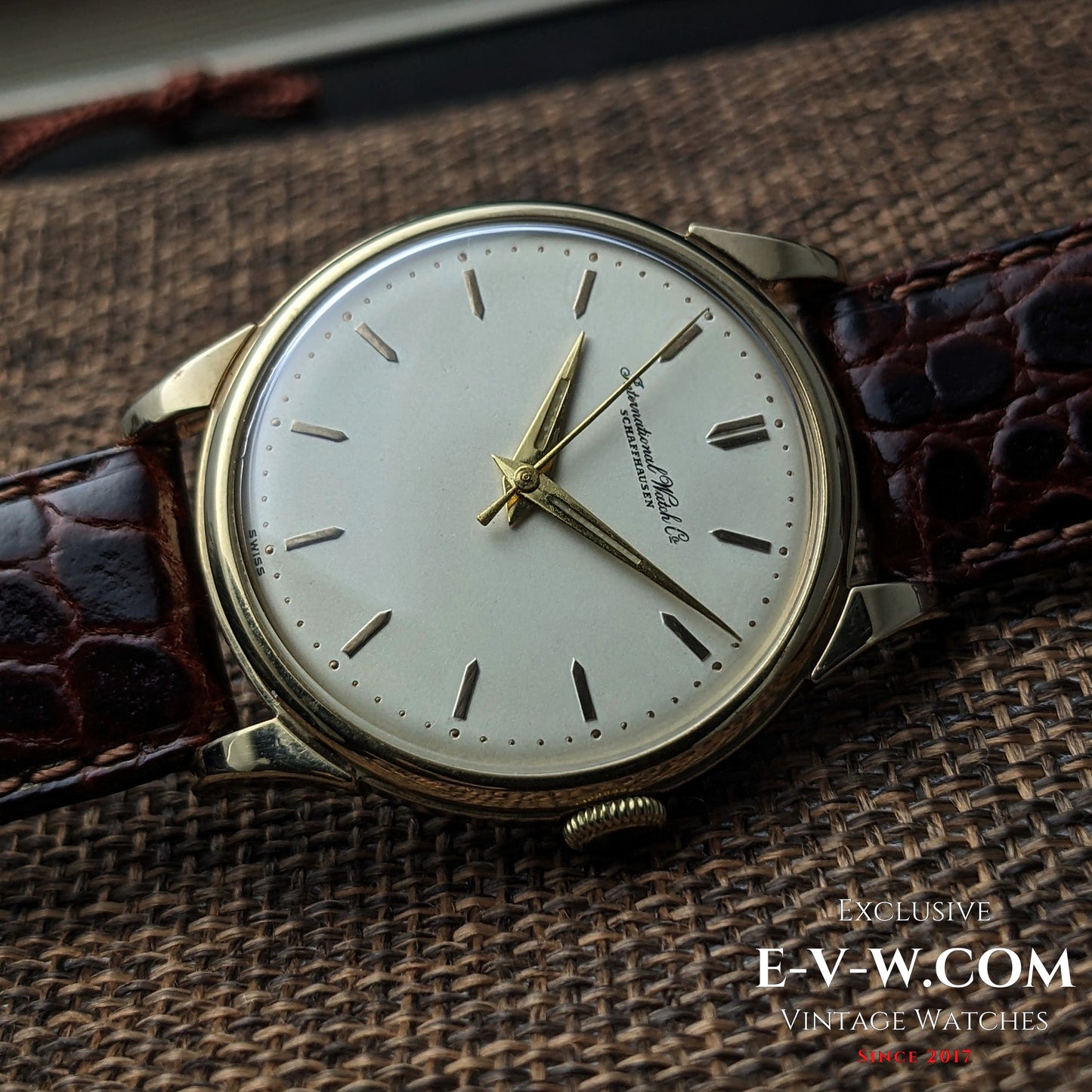 68 ans — IWC Schaffhausen — Montre habillée élégante en or 9 carats — Cal. 89 — Vintage 1957 — Révisée