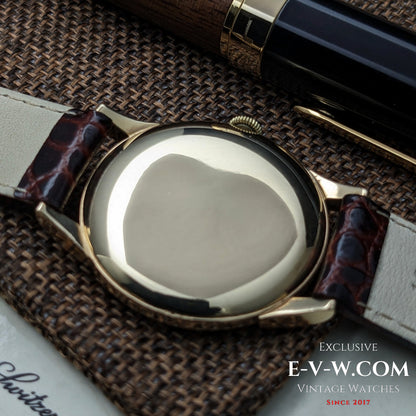 68 ans — IWC Schaffhausen — Montre habillée élégante en or 9 carats — Cal. 89 — Vintage 1957 — Révisée