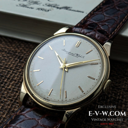68 ans — IWC Schaffhausen — Montre habillée élégante en or 9 carats — Cal. 89 — Vintage 1957 — Révisée