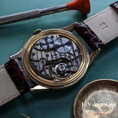 68 ans — IWC Schaffhausen — Montre habillée élégante en or 9 carats — Cal. 89 — Vintage 1957 — Révisée