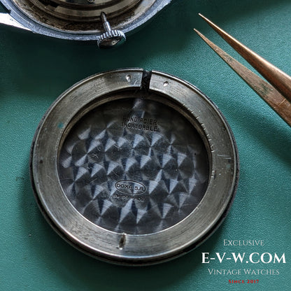 Années 1950 — DOXA — Antimagnétique — Cal. 380 FFR — Modèle des années 1950 — Révisé