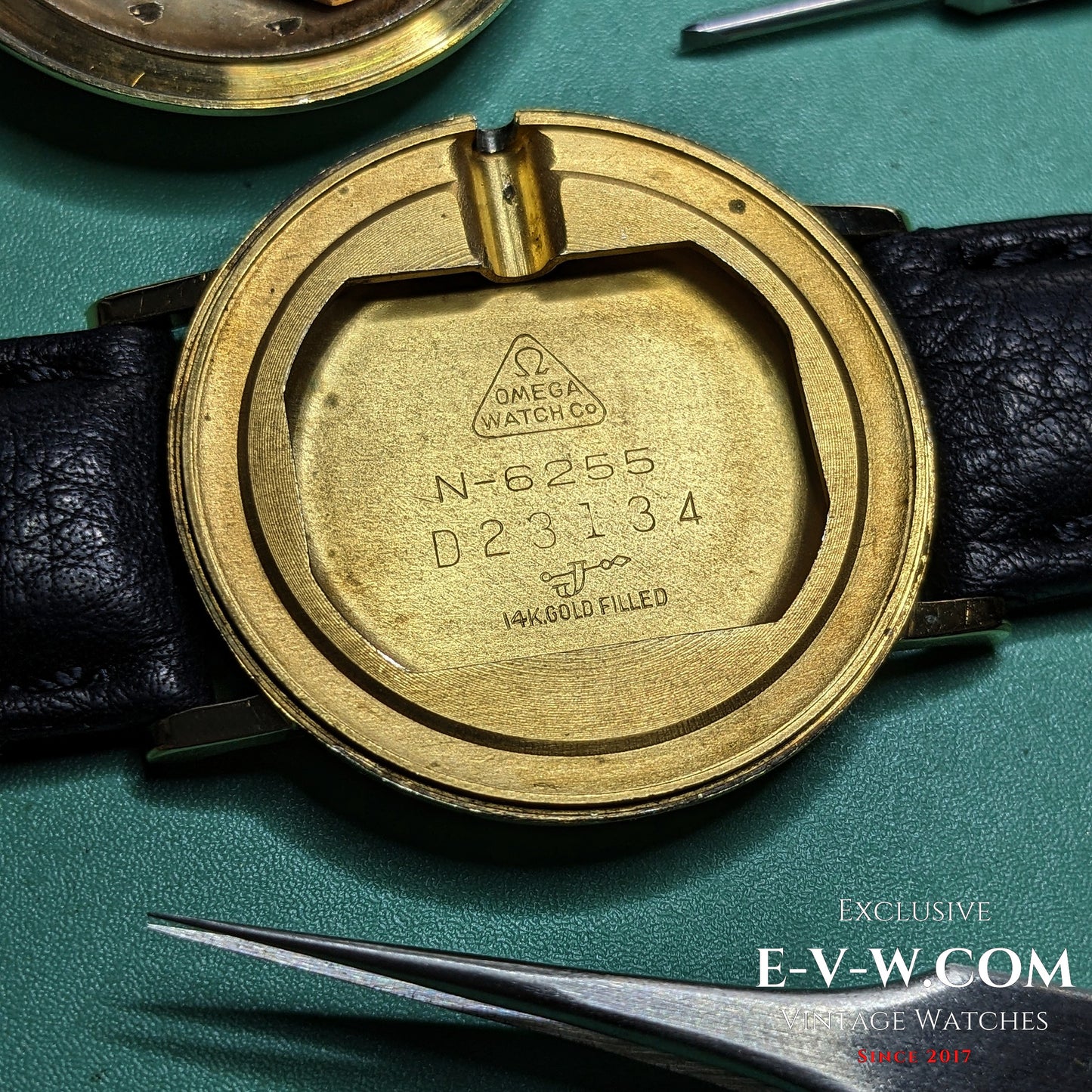 71 ans - Omega plaqué or 14 carats - Réf. N-6255 - Calibre 302 - Année 1954 - Révisée