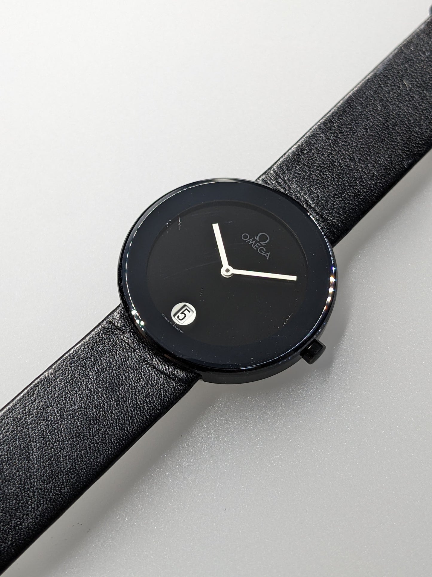 Omega « ART COLLECTION 1987 » très rare / Design : Camille Graeser / Céramique / Pièce unique 