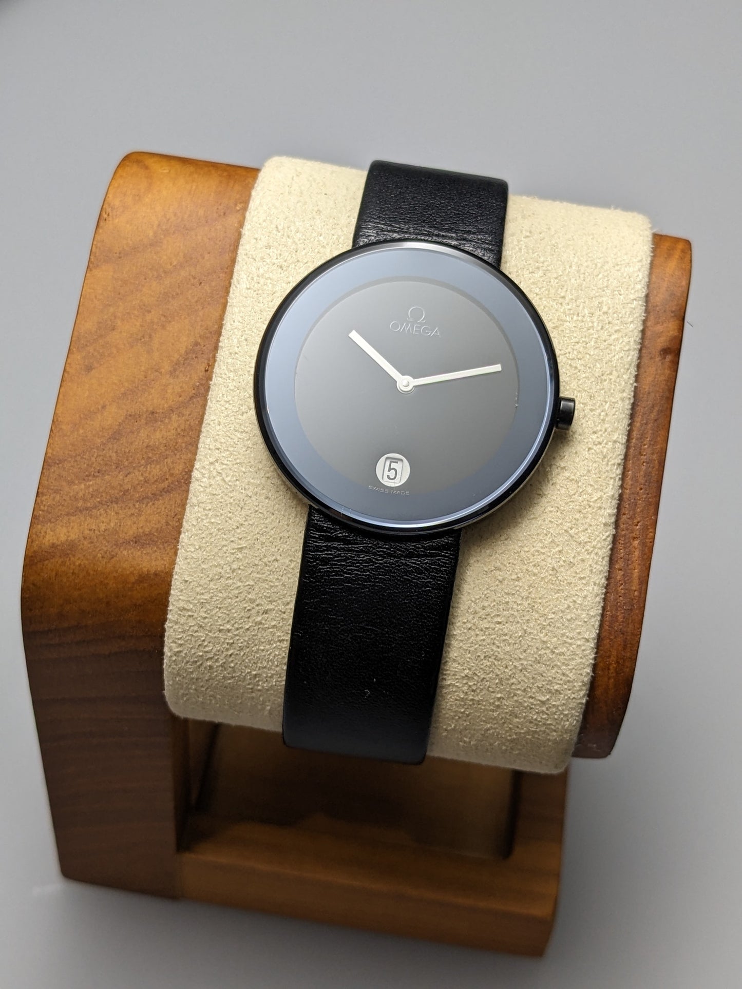 Omega « ART COLLECTION 1987 » très rare / Design : Camille Graeser / Céramique / Pièce unique 