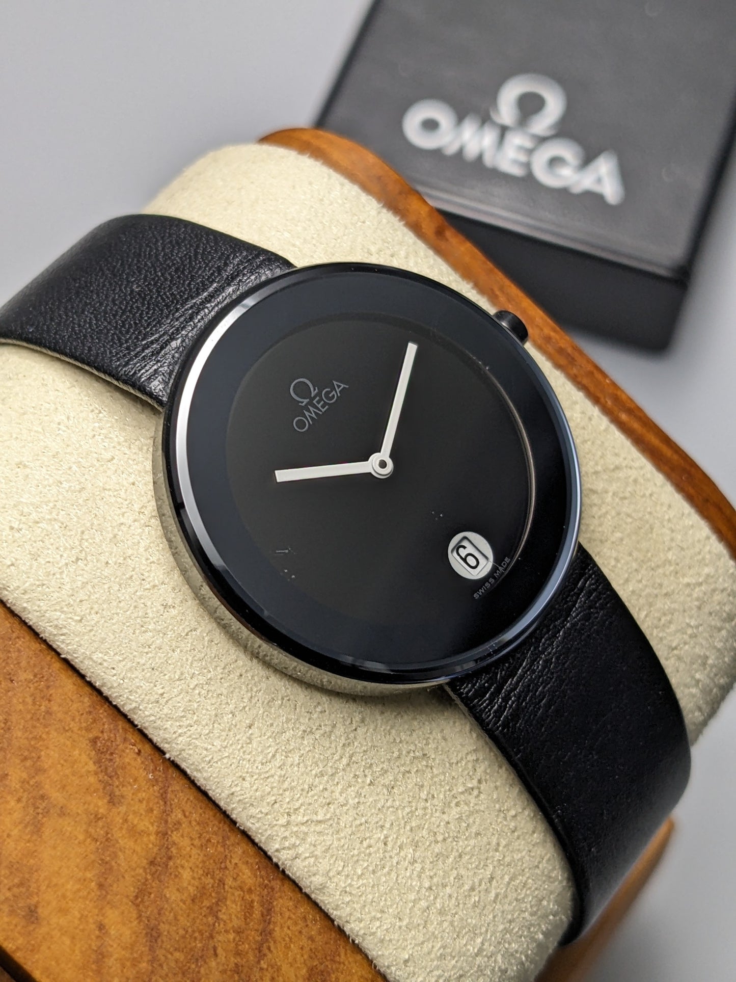 Omega « ART COLLECTION 1987 » très rare / Design : Camille Graeser / Céramique / Pièce unique 