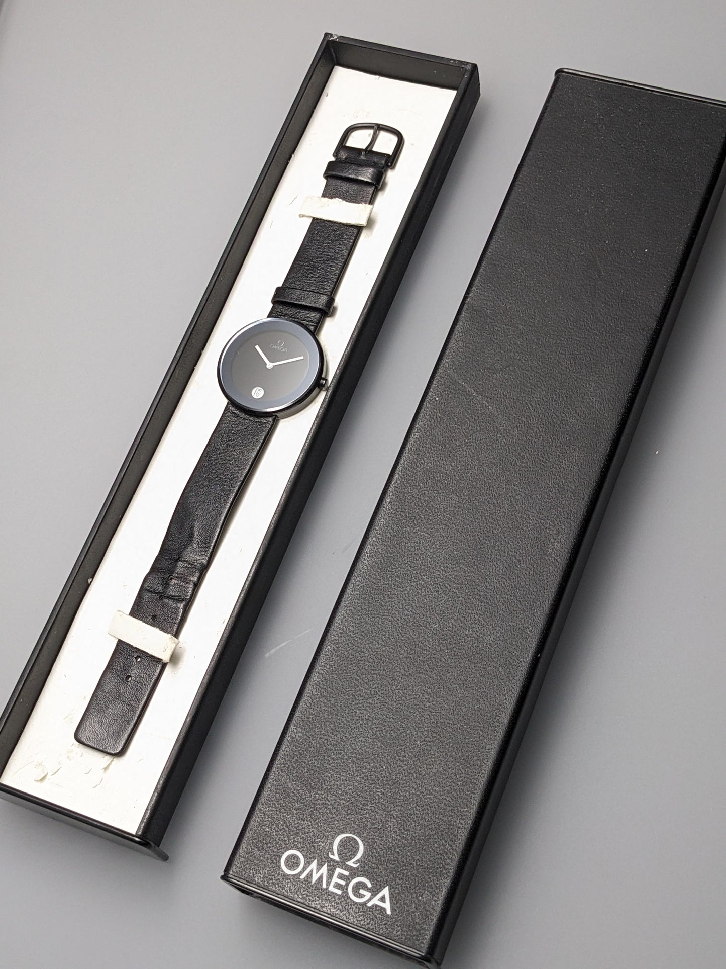 Omega « ART COLLECTION 1987 » très rare / Design : Camille Graeser / Céramique / Pièce unique 