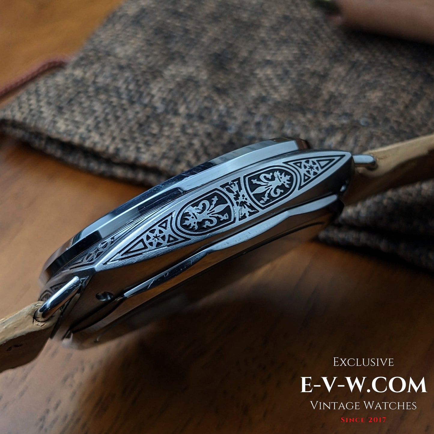 Transformation ancienne Eberhard &amp; Co des années 1920, avec mouvement de montre de poche à 18 rubis et fond transparent.