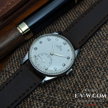 82 ans / Époque de guerre | Omega Vintage Petite Seconde | Réf. 2390 | Cal. 30T2 | Année 1944 | Révisée 