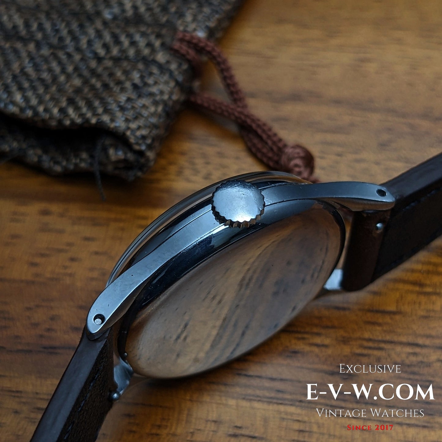 82 ans / Époque de guerre | Omega Vintage Petite Seconde | Réf. 2390 | Cal. 30T2 | Année 1944 | Révisée 