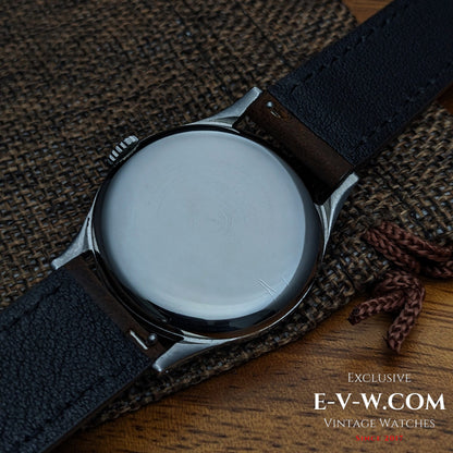 82 ans / Époque de guerre | Omega Vintage Petite Seconde | Réf. 2390 | Cal. 30T2 | Année 1944 | Révisée 