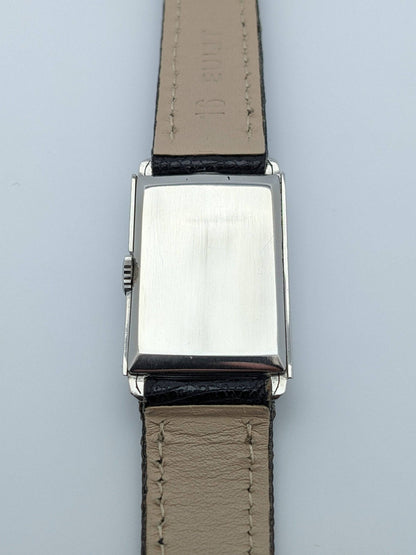 Faites une offre pour acheter cette pièce avant sa sortie officielle / Omega Tank Vintage 1939 