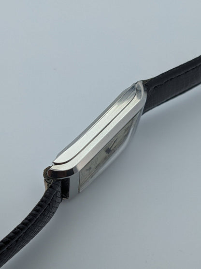 Faites une offre pour acheter cette pièce avant sa sortie officielle / Omega Tank Vintage 1939 