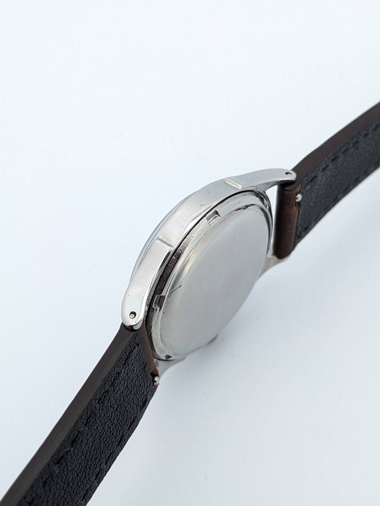 Faites une offre pour acheter cette pièce avant sa sortie officielle / Omega Automatic Bumper années 1940 