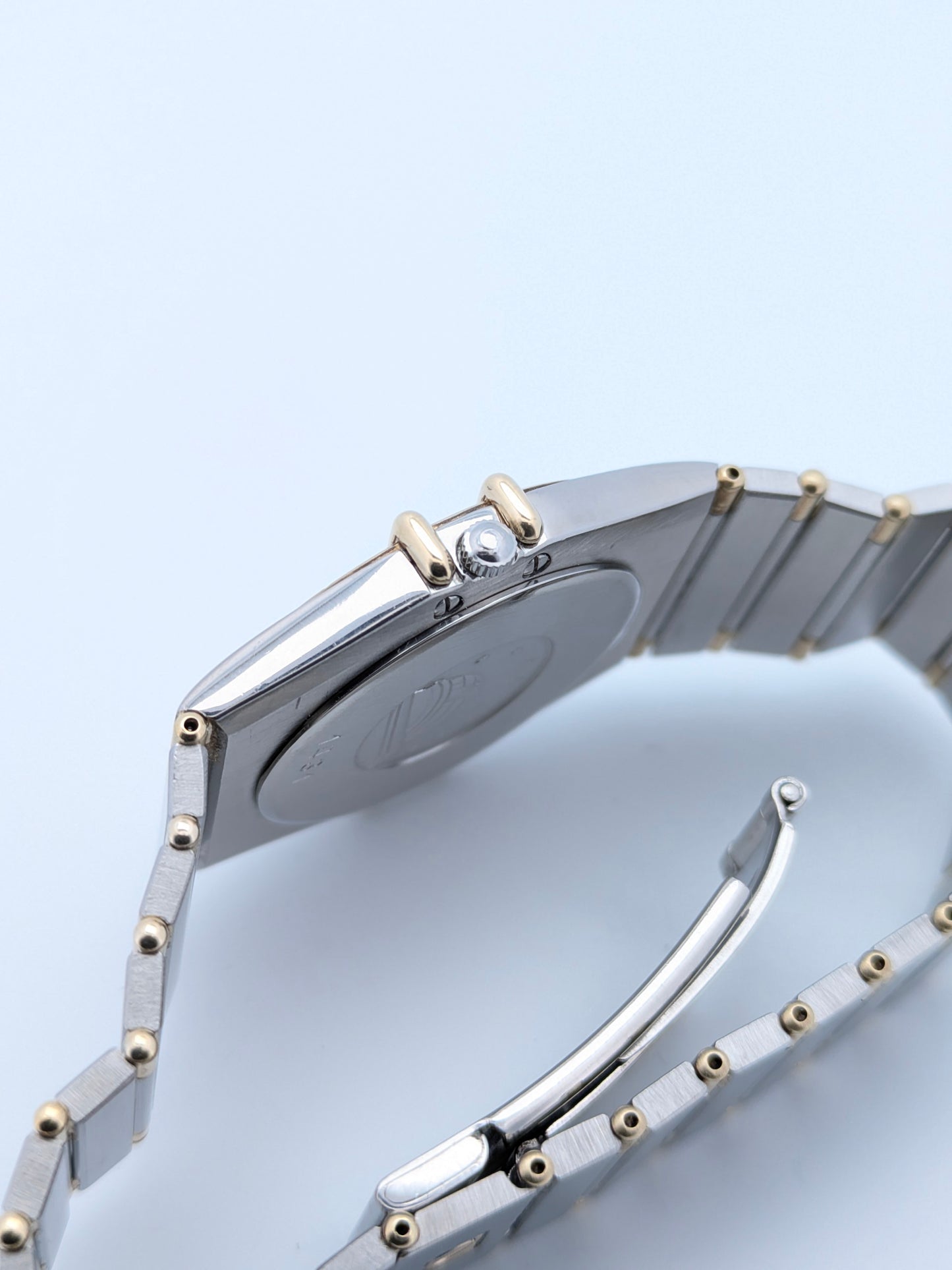 Faites une offre pour acheter cette pièce avant sa sortie officielle / Omega Constellation Chronometer de 1982 