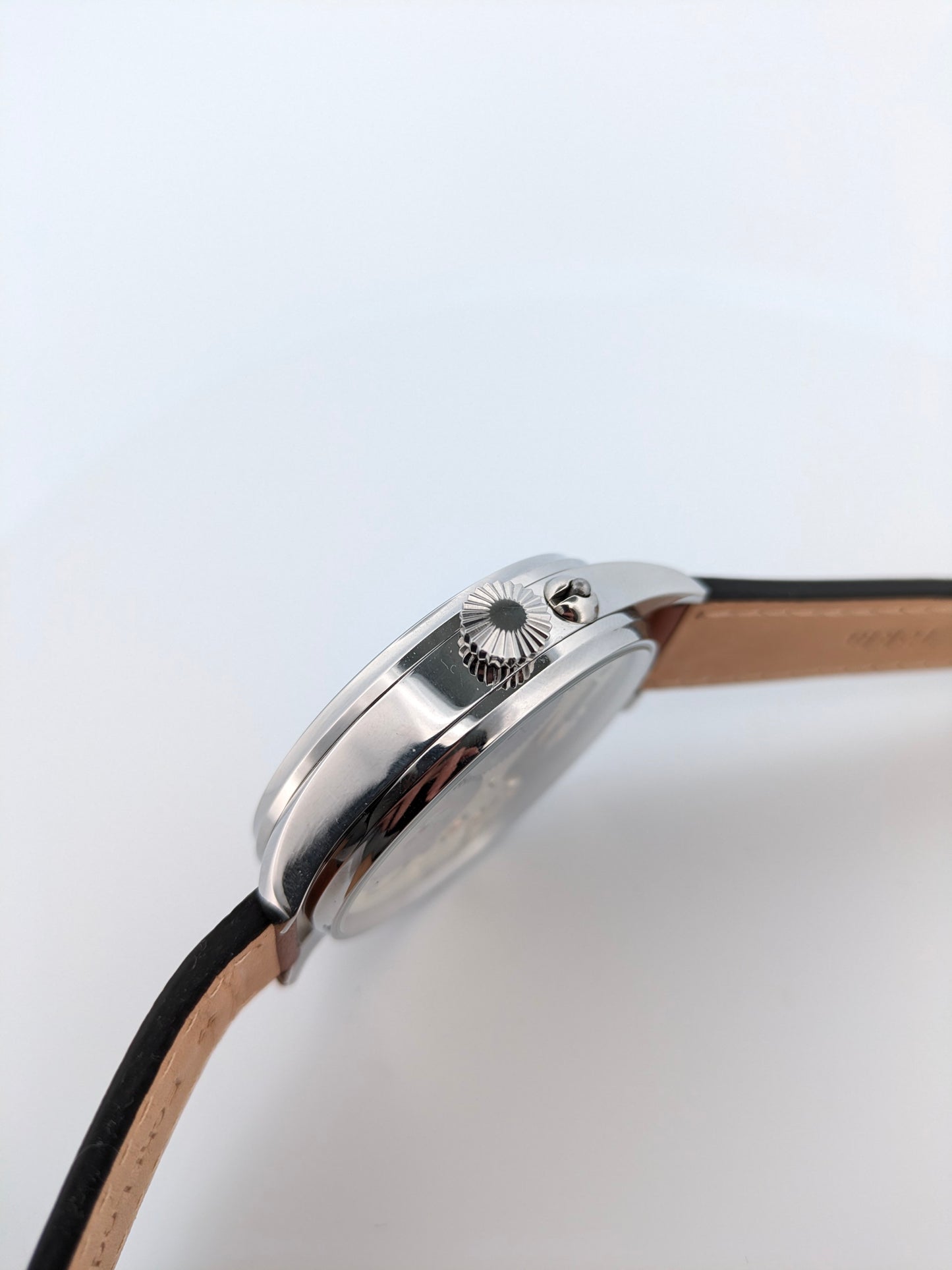 Faites une offre pour acheter cette pièce avant sa sortie officielle / 