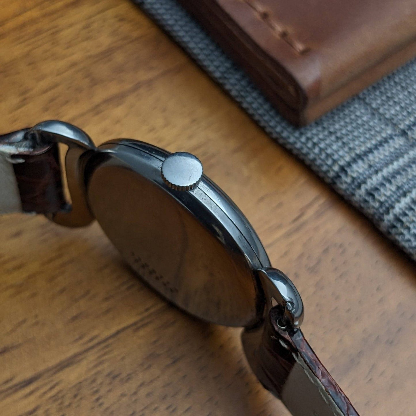 80 Yeras Old Universal Genève WWII War era 1945 Vintage Watch with Cal 262 / Crab lugs /Serviced /