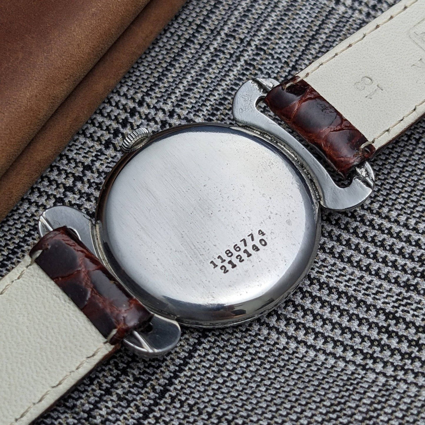 80 Yeras Old Universal Genève WWII War era 1945 Vintage Watch with Cal 262 / Crab lugs /Serviced /