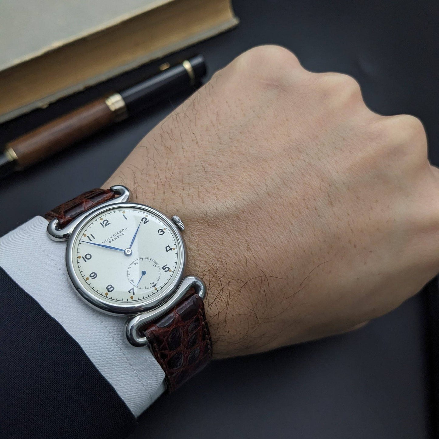 80 Yeras Old Universal Genève WWII War era 1945 Vintage Watch with Cal 262 / Crab lugs /Serviced /