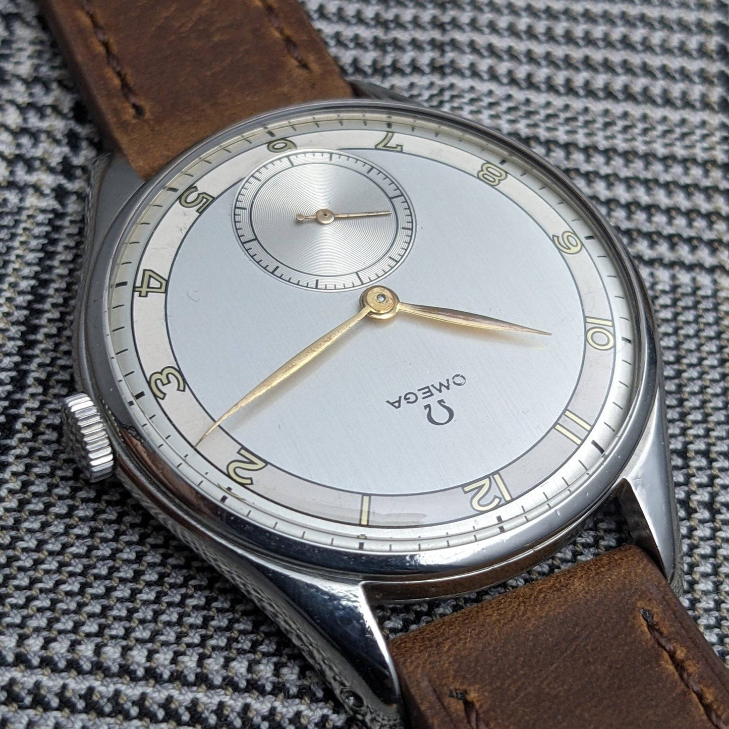 Omega Jumbo 38mm /  Cal 265 (30T2) / Ref 2505-21 - A Classic Timepiece / Serviced