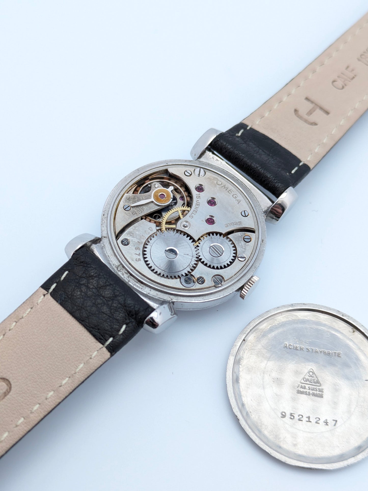 Faites une offre pour acheter cette pièce avant sa sortie officielle / Omega Scarabée - Antique 1935 