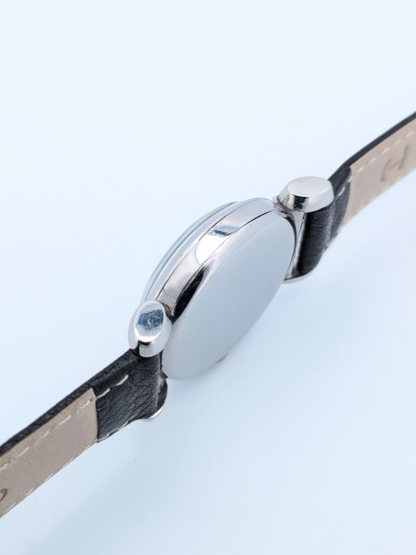 Faites une offre pour acheter cette pièce avant sa sortie officielle / Omega Scarabée - Antique 1935 