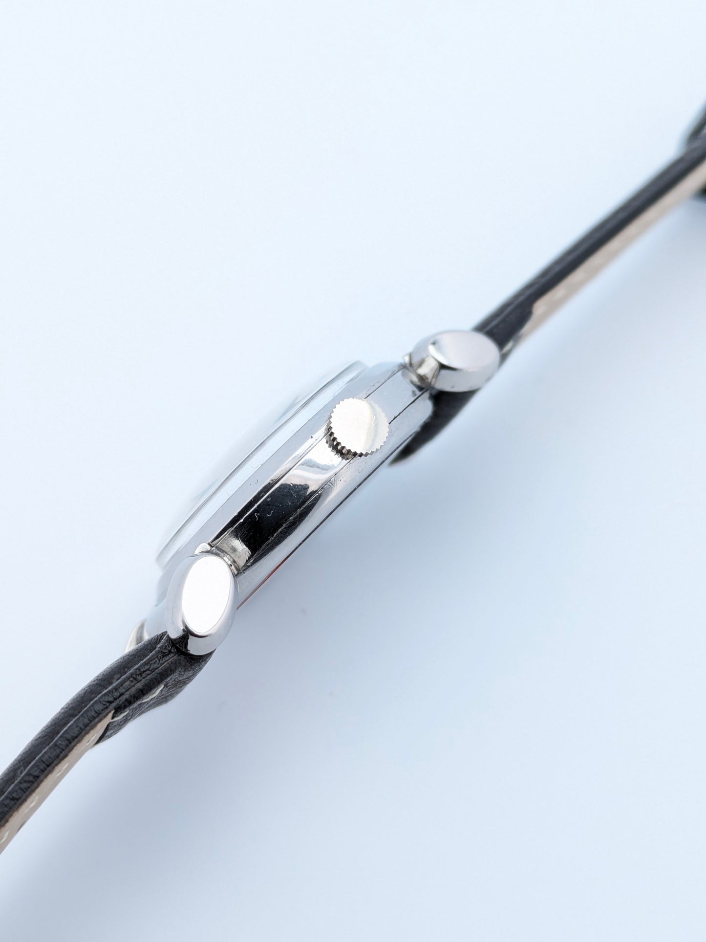 Faites une offre pour acheter cette pièce avant sa sortie officielle / Omega Scarabée - Antique 1935 