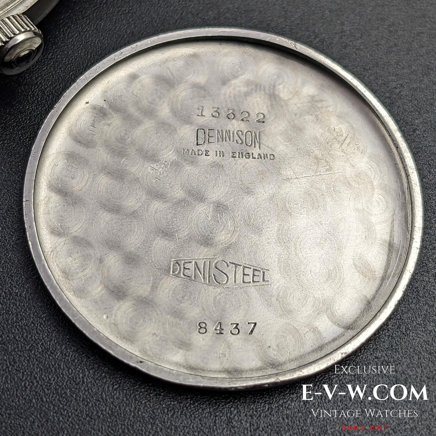 Omega à cadran sectoriel / Réf. 30T2 / Calibre 265 (famille 30T2) / Boîtier Dennison rare / Vintage 1950