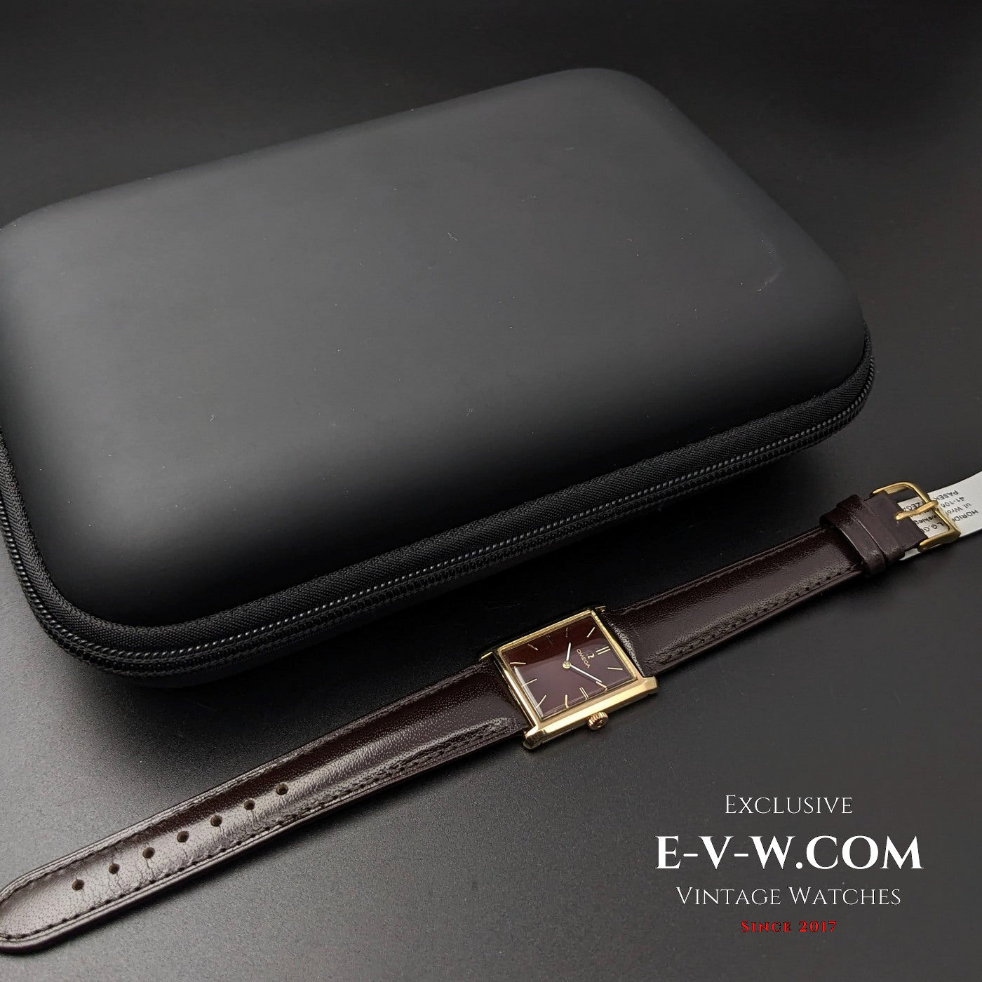 Omega Bordeaux Square Gold Plaque des années 1960 / Entièrement révisée 