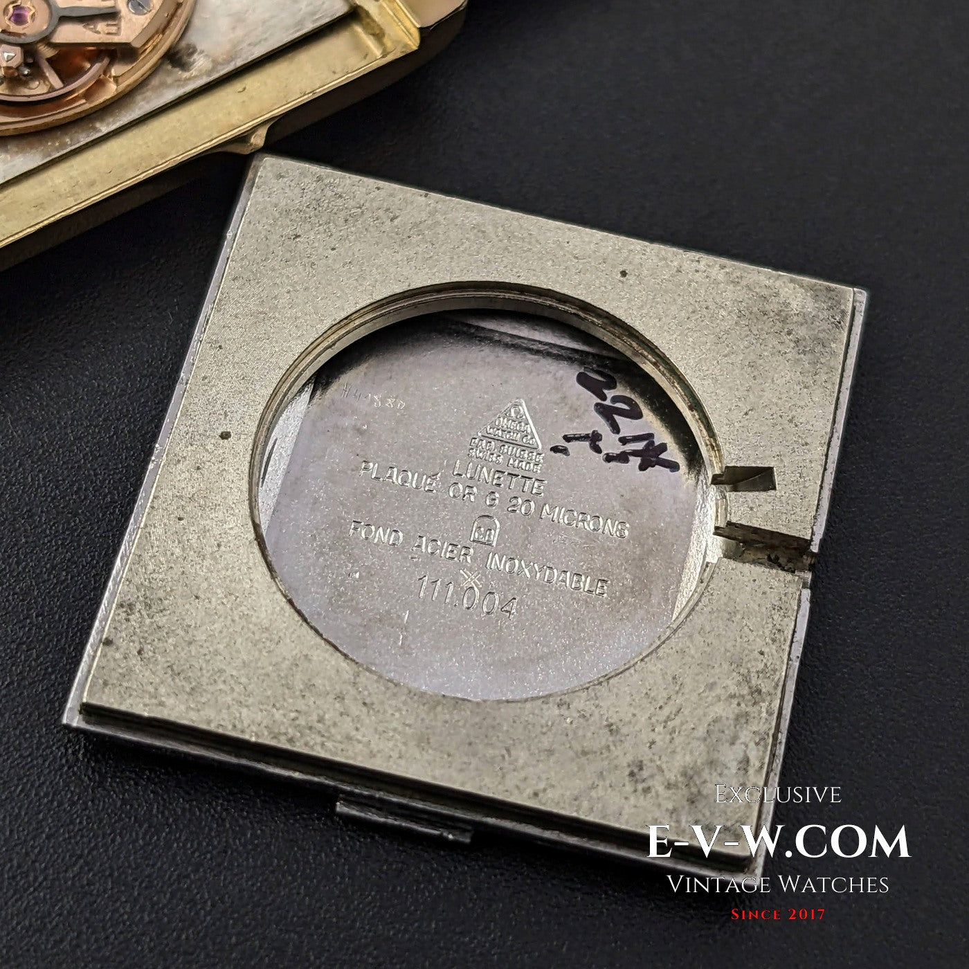 Omega Bordeaux Square Gold Plaque des années 1960 / Entièrement révisée 