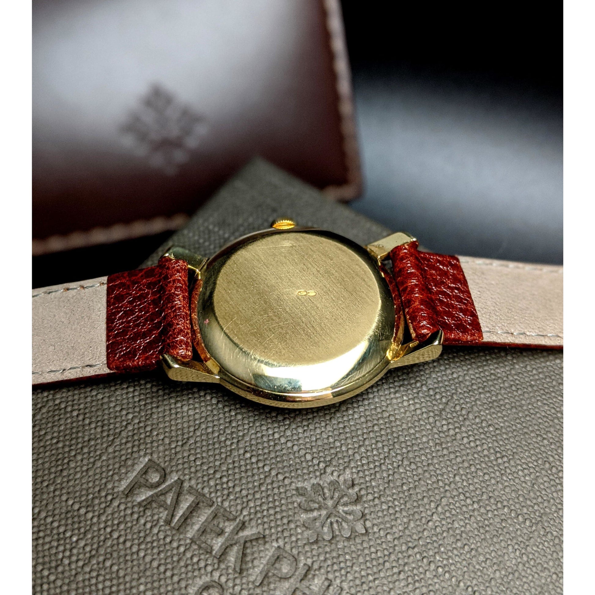 Patek Philippe Calatrava 18k Gold / very rare dial with silver ring/Patek Philippe Certificate and Box - E-V-W.com